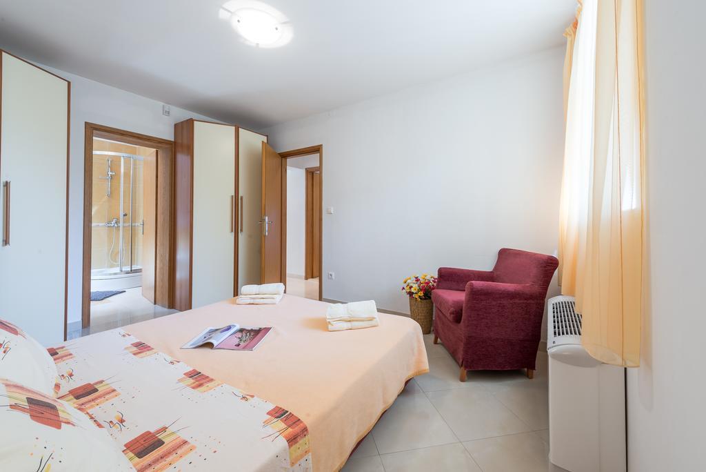 Apartment Dora 챠브타트 외부 사진